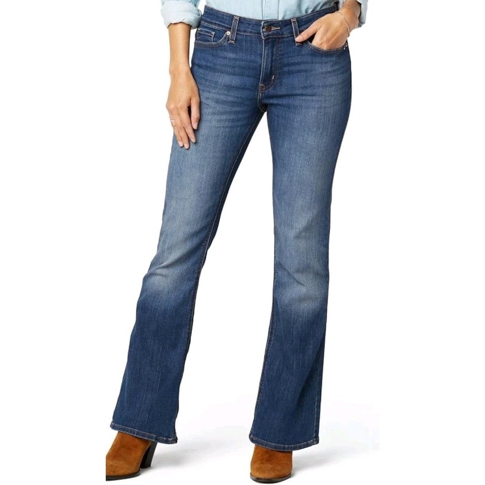 NWT Women's Levi Strauss Signature Gold True Boot Jeans Cowgirl Western Stretch